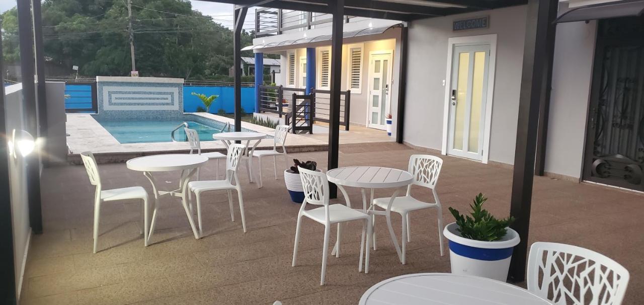 2 Palmas Str Hotel Агуадила Екстериор снимка
