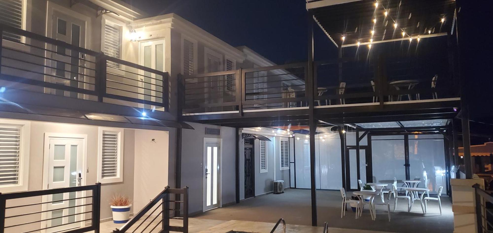 2 Palmas Str Hotel Агуадила Екстериор снимка